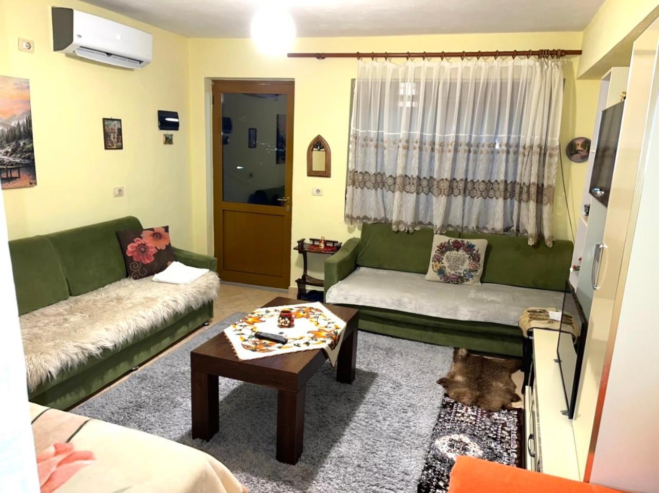Blue Guesthouse Gjirokastër 外观 照片