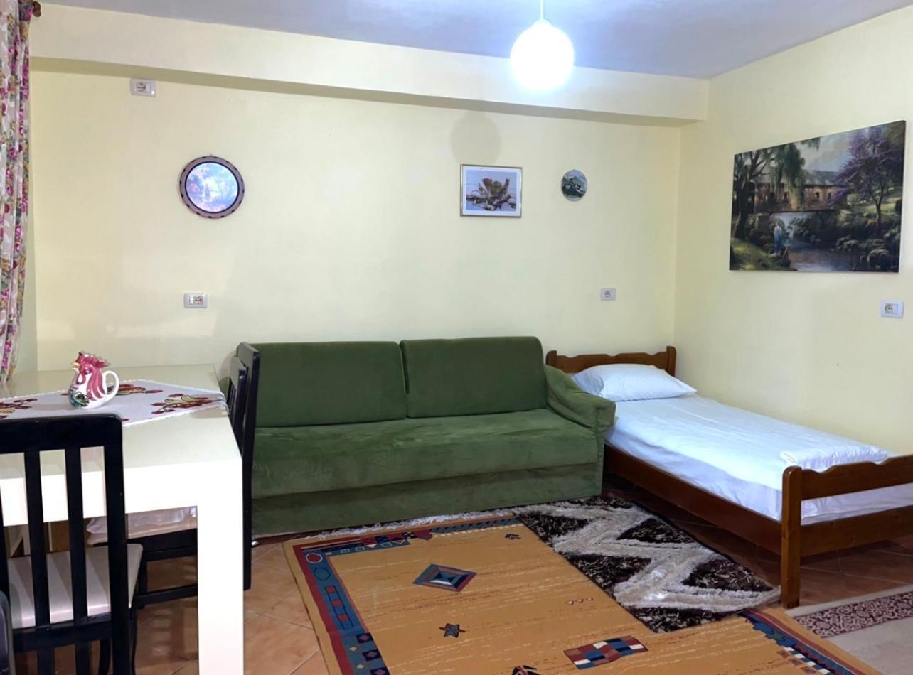Blue Guesthouse Gjirokastër 外观 照片